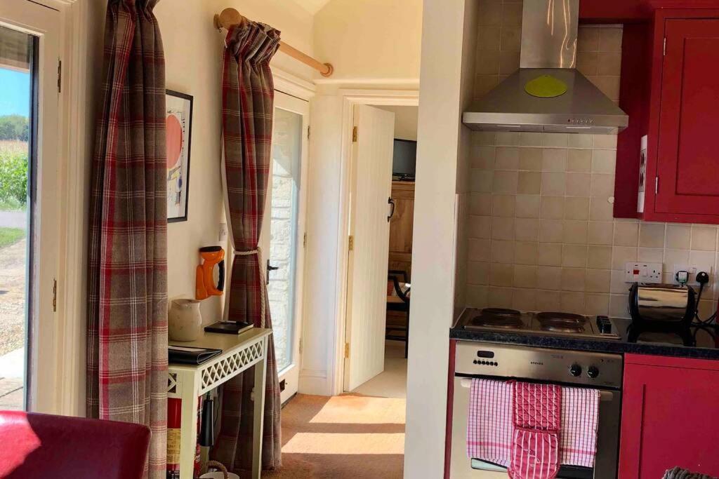 Secluded Romantic Cotswolds Barn - Sleeps 2 To 4 - Near Cirencester - Dog Friendly Villa Kemble Exterior foto